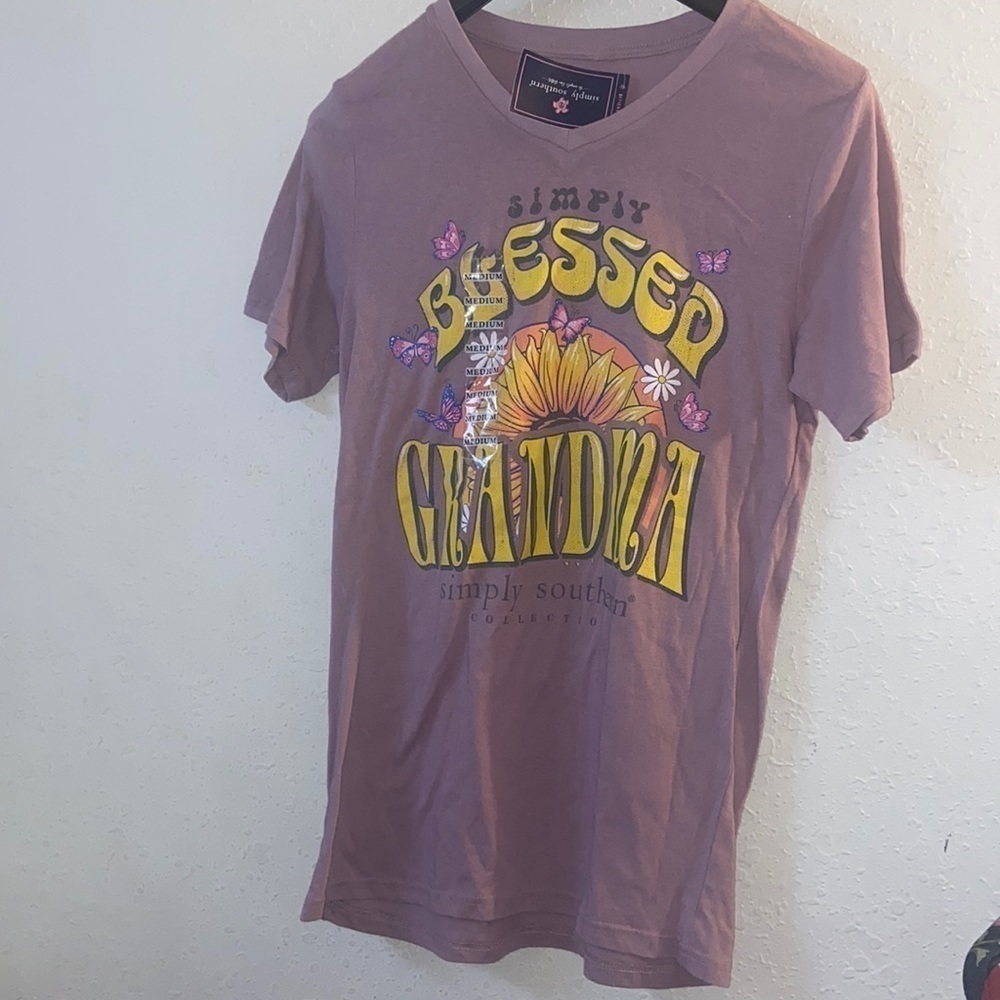 NWT simply southern size medium T-shirt that said Blust grandma P3